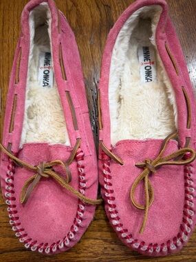 Minnetonka Pink Suede Moccasins with Faux Fur Lining